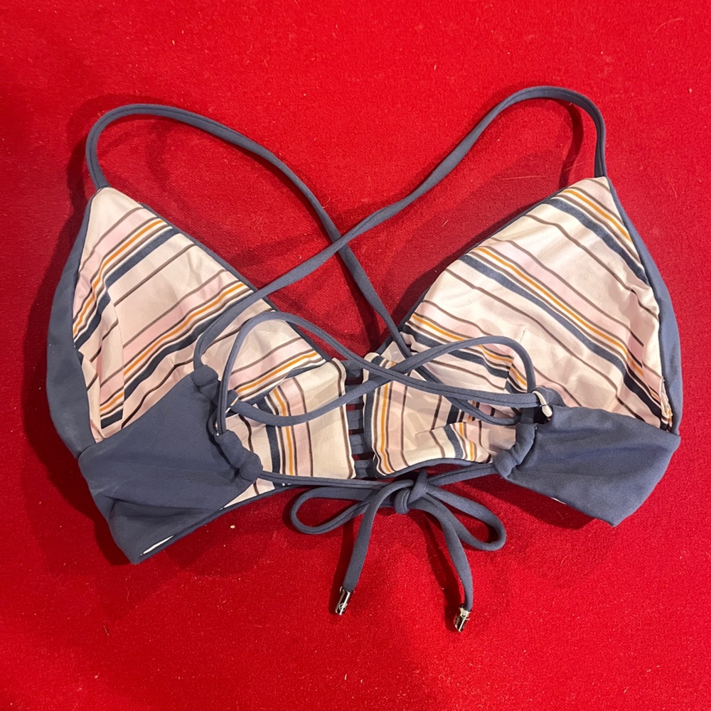 Bikini - Picture 2 of 7